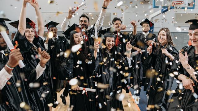 Ilustrasi wisuda, kelulusan, lulus