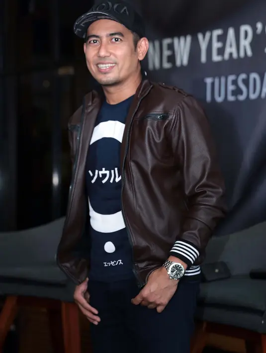 Demi memberi dukungan pada Timnas Indonesia, Rio Febrian bersama dengan istri dan anak akan menyaksikan secara langsung ke Stadion Pakansari, Bogor. (Deki Prayoga/Bintang.com)