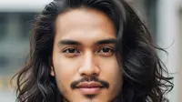 7 Potongan Rambut Pria 2026 yang Tetap Rapi meski Rambut Mengembang dan Susah Diatur