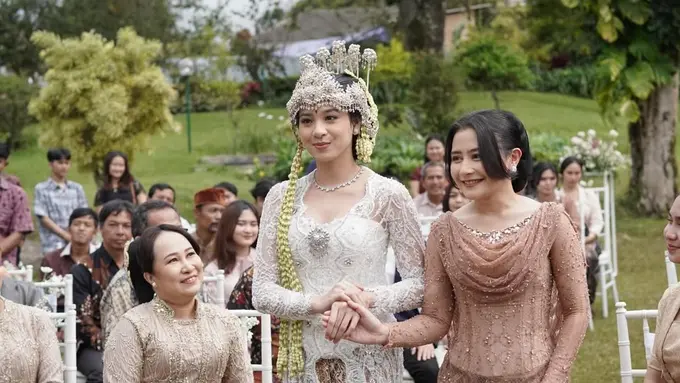 Bak Bridesmaid dan Pengantin Sunda, Gaya Prilly Latuconsina dan Zee Asadel di Balik Layar Film Danur Curi Perhatian