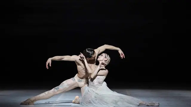 Dior percantik kostum para penari balet di Roma