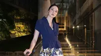 Serunya Laura Basuki Syuting Film Yohanna, Nyetir Mobil Pick-up di Sumba Hingga Belanja Kain Tenun