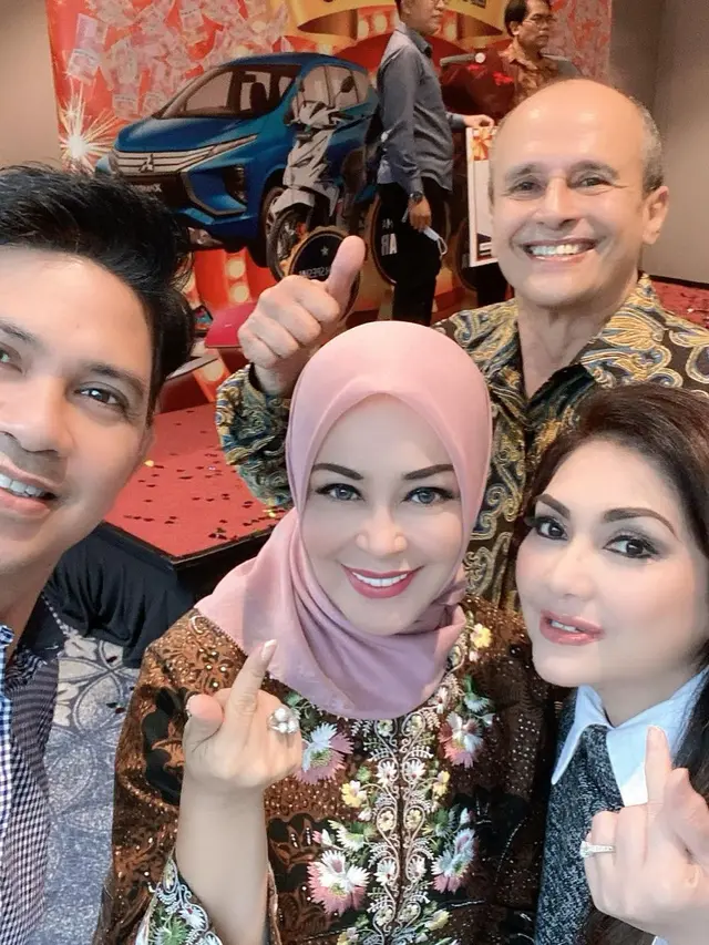 Chintami Atmanagara, Nia Daniaty, Barry Prima dan Ronnie Sianturi (Foto: Instagram/@chintamiatmanagara)