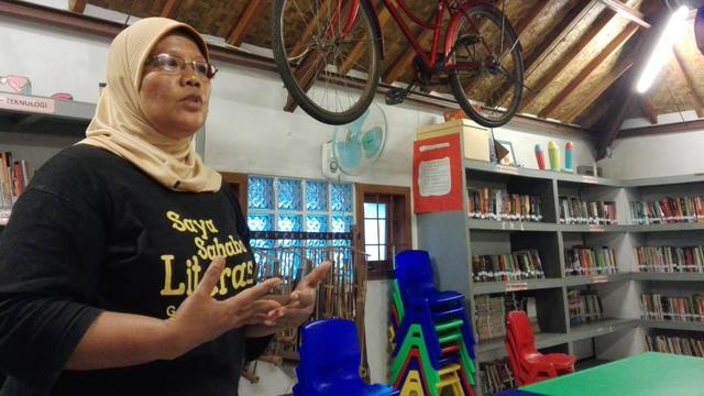 Kiswanti, pengelola Taman Bacaan Masyarakat Warabal