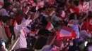 Sejumlah relawan pendukung mengibarkan bendera Merah Putih jelang menyaksikan pidato Visi Indonesia yang akan disampaikan Presiden/Wakil Presiden terpilih 2019-2024, Joko Widodo dan KH Ma’ruf Amin di SICC, Kab Bogor, Jawa Barat, Minggu (14/7/2019). (Liputan6.com/Helmi Fithriansyah)
