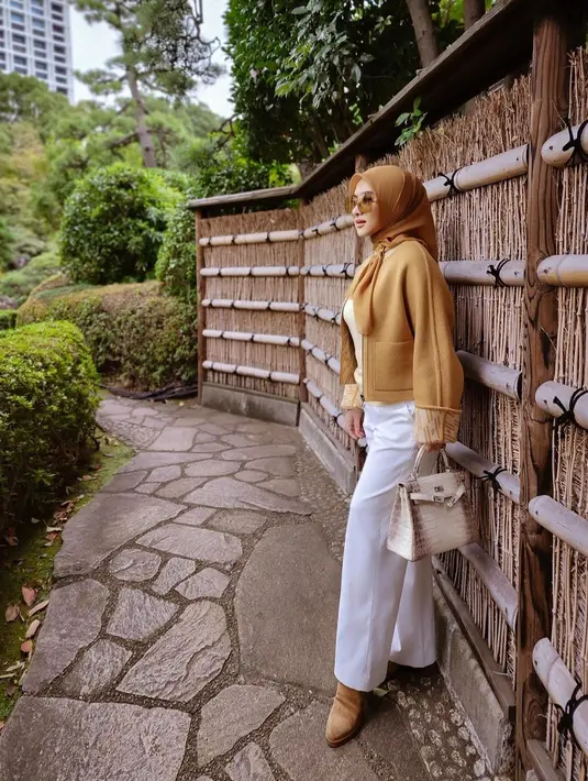 Syahrini selalu anggun [Instagram/princessyahrini]