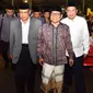 Menteri Desa, PDT dan Transmigrasi, Marwan Jafar (kanan) bersama Ketum PKB, Muhaimin Iskandar dan Ketua Umum PBNU, Said Aqil Siradj saat menghadiri haul K.H Bisri syansuri ke - 37dan Nyai Hj. Nur khodijah ke- 62, Jawa timur (9/4). (Dody Humas Kemendes)