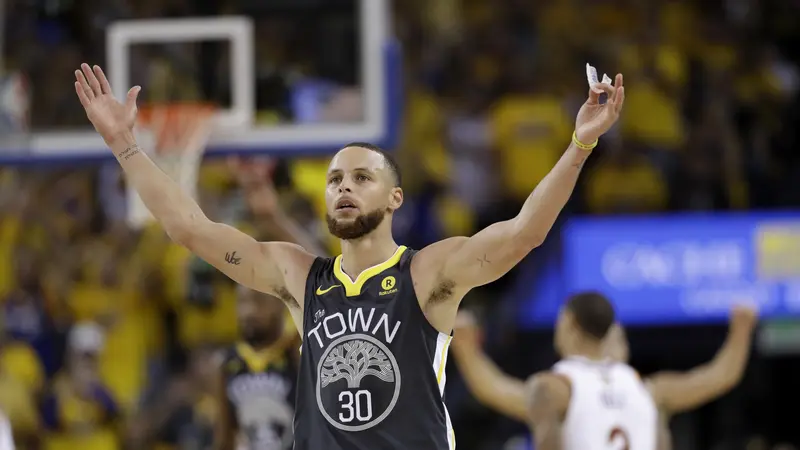 Selebrasi Stephen Curry di gim kedua final NBA