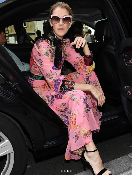 “Aku mengagumi Celine Dion, dia tidak pernah ragu  dalam berkspresi. Baik dalam cara berpakainnya maupun lewat gerakan tari,” tambah Pepe Muñoz. (Instagram/celinedion)