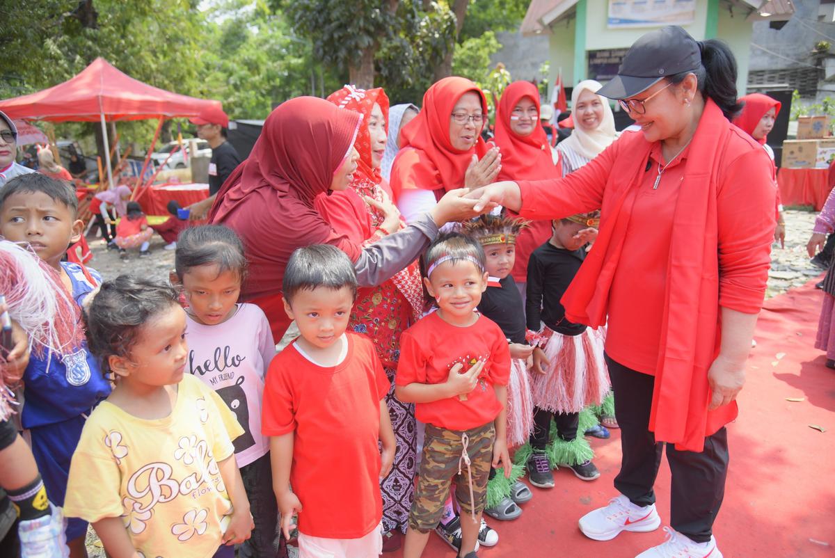 Wali kota Semarang Agustina menyapa warga Kota Semarang