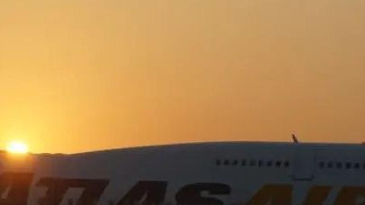 Para tentara ini tiba dengan menggunakan pesawat ygat komersial Atlas Air.
