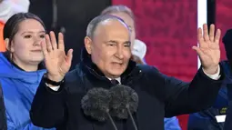 Berdasarkan perhitungan sementara pemilihan 2024 yang baru saja dilaksanakan, Vladimir Putin kembali terpilih menjadi Presiden Rusia untuk periode kelima. (NATALIA KOLESNIKOVA/AFP)