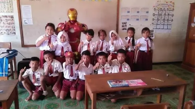 Iron Man Jadi Guru dan Mengajar Di SD
