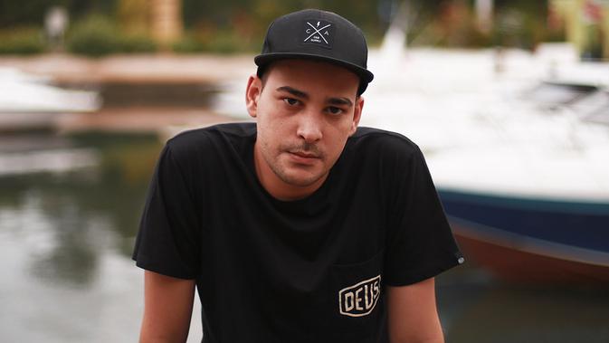 Foto Gaya Riza Shahab Saat Pakai Topi Tampil Trendi Surabaya Liputan6 Com