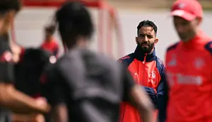 Pelatih Ruben Amorim yang didatangkan untuk menggantikan posisi Erik ten Hag pada November 2024 lalu gagal memperbaiki performa The Red Devils di kancah domestik. (Oli SCARFF/AFP)