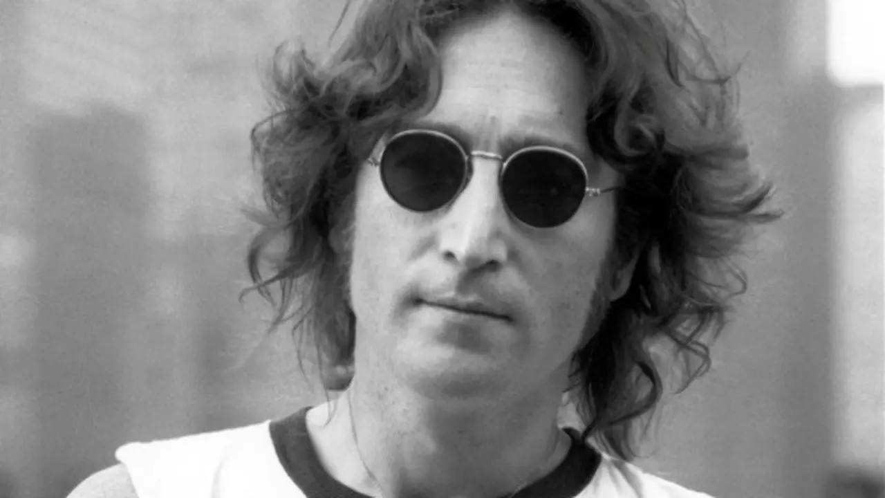 Puisi dan Gambar Kreasi John Lenon Dilelang