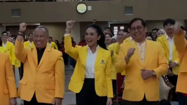 Gaya Krisdayanti Saat Jadi Mahasiswa Baru, Ikut Orientasi Maba Universitas Terbuka