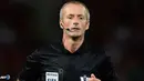 Martin Atkinson sebagai wasit pada pertandingan Liga Inggris antara Manchester United melawan Chelsea di Stadion Old Trafford, Manchester Selasa 27 Agustus 2013. (AFP/Andrew Yates)
