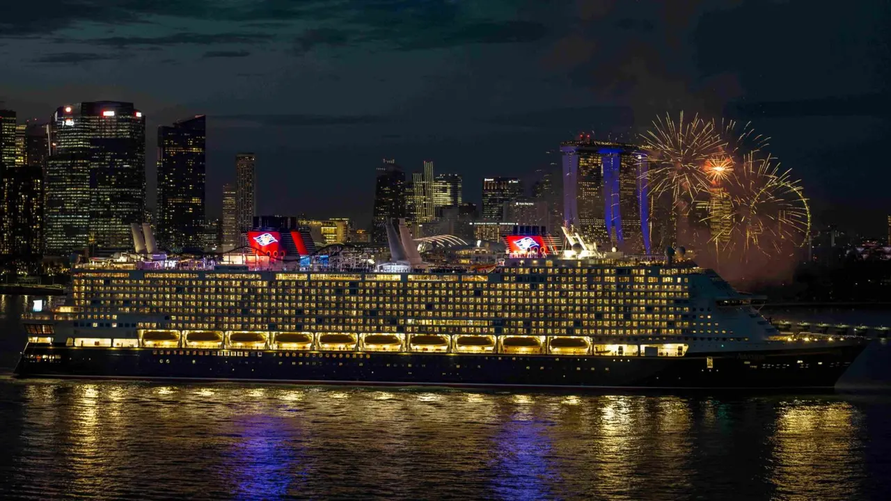 Kapal Pesiar Disney Adventure
