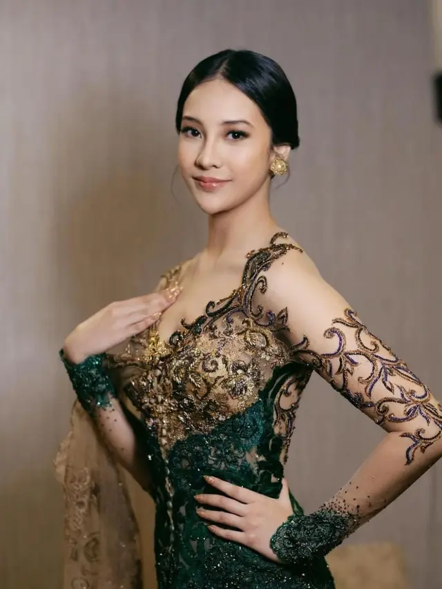 Potret Anya Geraldine dalam Balutan Kebaya