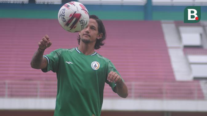 Pemain anyar PSS Sleman untuk Liga 1 2020, Irfan Bachdim. (Bola.com/Vincentius Atmaja)