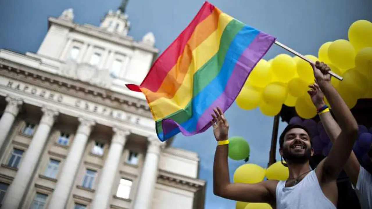 [Bintang] Meriahnya Parade LGBT di Berbagai Belahan Dunia