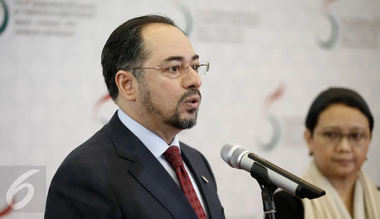 Menlu Afghanistan, Salahuddin Rabbani saat memberikan keterangan pers di sela KTT LB OKI di Jakarta, Minggu (6/2/2016). Indonesia akan membangun Indonesian Islamic Center (IIC) di Afganistan. (Liputan6.com/Faizal Fanani)