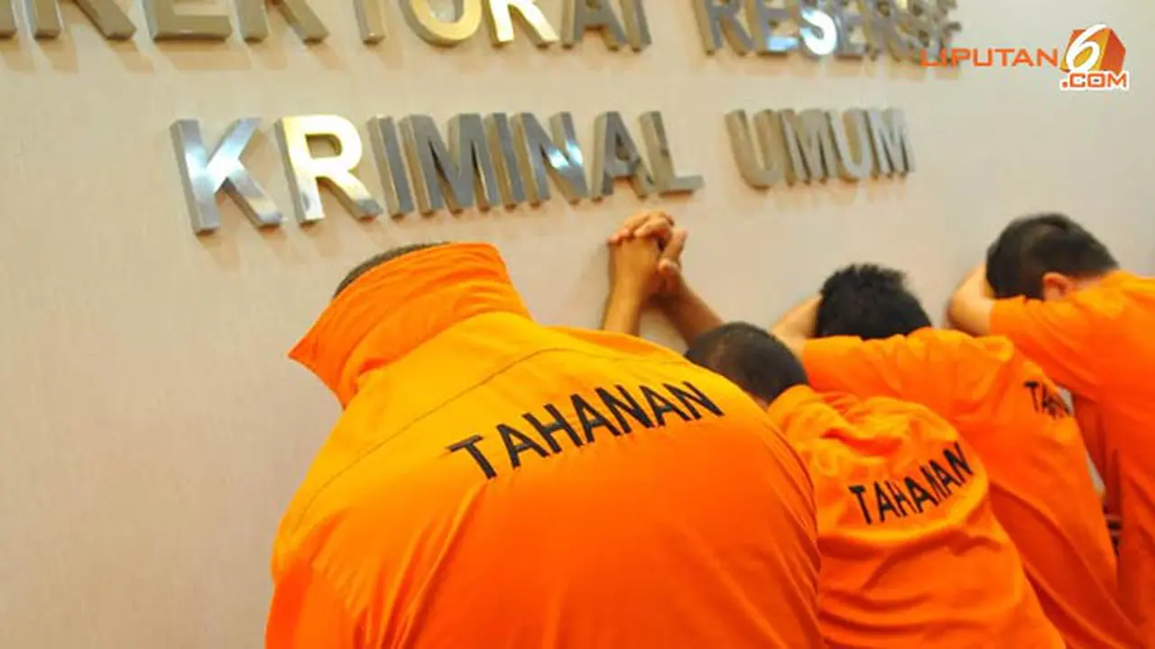 tangkap-pembobol-atm-131125b.jpg