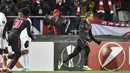 Pemain Arsenal, Nacho Monreal (kanan) merayakan golnya ke gawang Ostersunds FK pada babak 32 besar Liga Europa di Jamtkraft Arena, Ostersund, Swedia (15/2/2018). Arsenal menang 3-0. (Robert Henriksson/TT News Agency via AP)