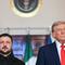 Presiden Amerika Serikat Donald Trump dan Presiden Ukraina Volodymyr Zelenskyy di Cross Hall Gedung Putih Washington D.C, pada Senin (18/8/2025) (Dok. AFP/Andrew Caballero-Reynolds).