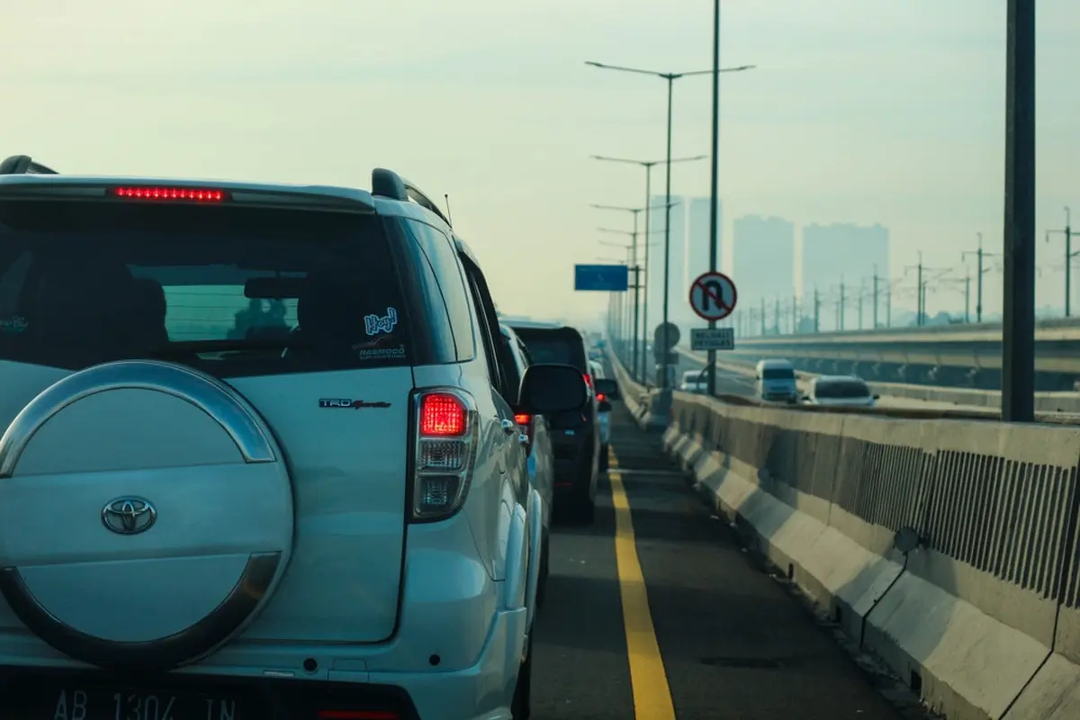 Ilustrasi bahu jalan tol