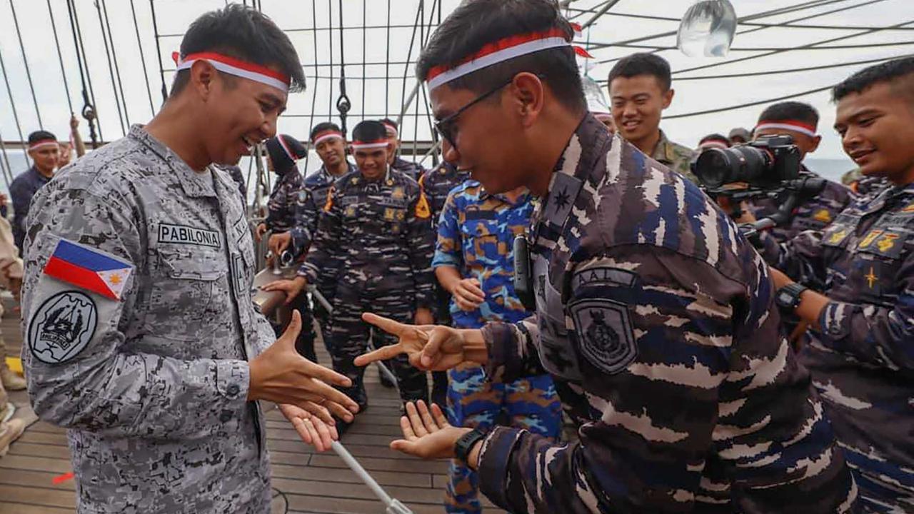 FOTO: Serunya Taruna AAL Rayakan 17 Agustusan di Tengah Laut