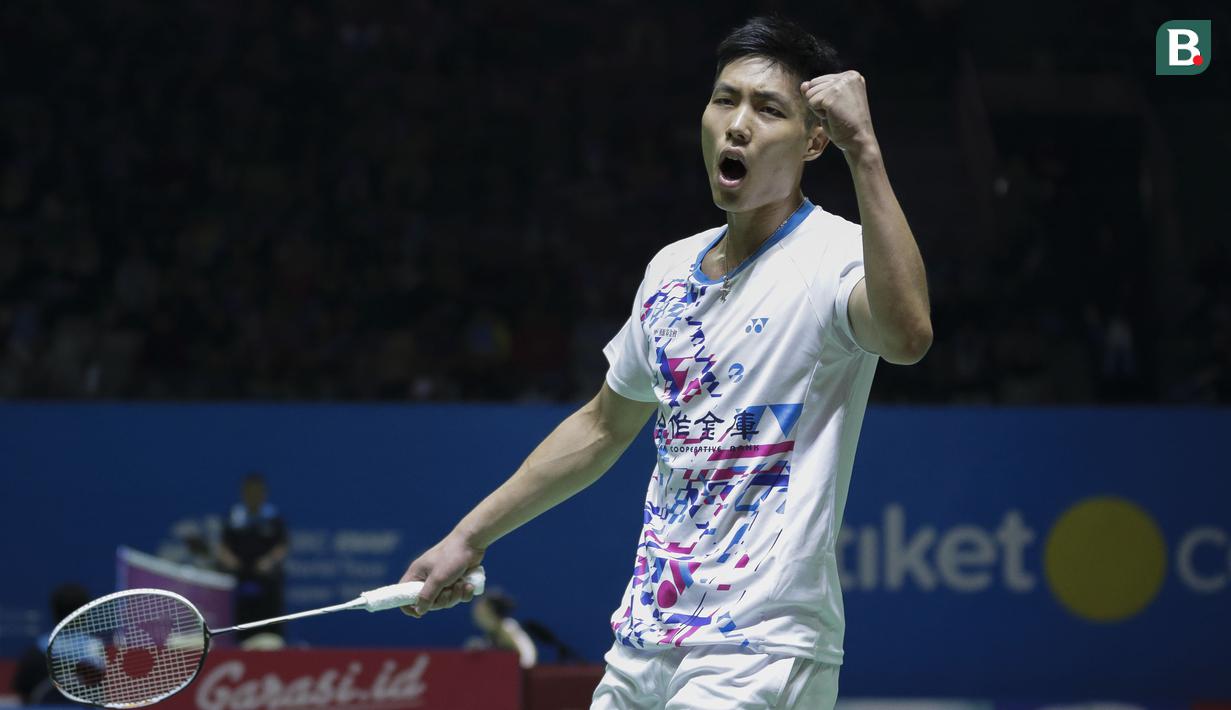 Ekspresi Chou Tien Chen sesudah menyudahi gim pertama dengan skor ketat 24-22. (Bola.com/Peksi Cahyo)