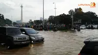 Depan Istana Banjir, Arus Kendaraan Sempat Terhenti 1 Jam