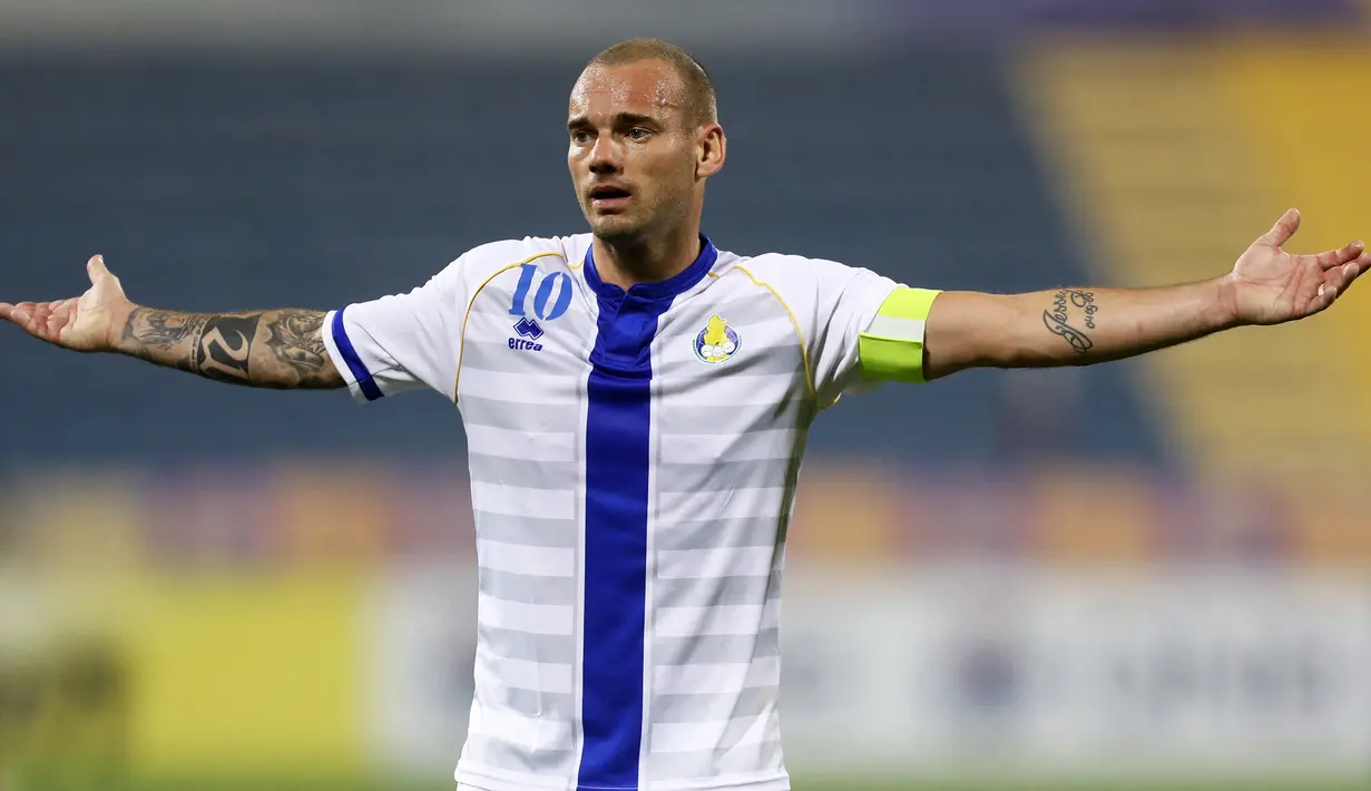 Wesley Sneijder. Eks gelandang serang Timnas Belanda yang kini berusia 38 tahun ini sempat menjadi andalan Ajax Amsterdam, Real Madrid dan Inter Milan mulai musim 2002/2003 hingga 2012/2013. Setelah sempat membela Galatasaray dan Nice mulai 2012/2013 hingga pertengahan 2017/2018, ia melanjutkan karier di Qatar Stars League bersama Al Gharafa. Ia hanya bertahan selama 7 bulan bersama Al Gharafa hingga akhirnya memutuskan pensiun pada Agustus 2019 setelah mencatatkan total 30 penampilan dengan torehan 19 gol. (AFP/Karim Jaafar)
