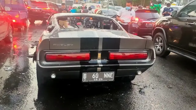 Kebakaran Ford GT500 Eleanor (Instagram/tmcpoldametro)