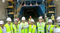 Kunjungan kerja Menteri BUMN Rini Soemarno di Tunnel Walini, Bandung Barat, Jawa Barat, Selasa (14/5/2019). Liputan6.com/Maulandy