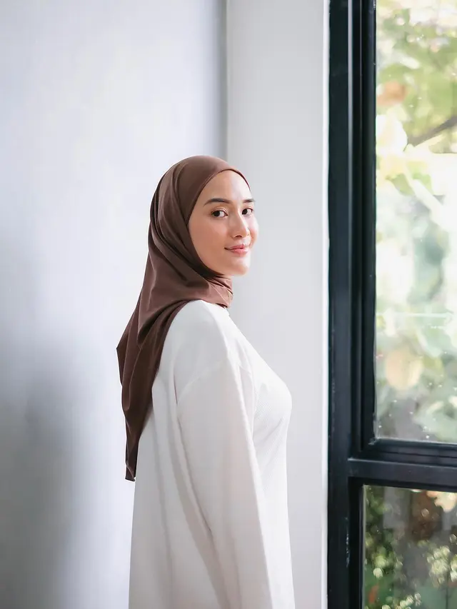 [Fimela] 6 Potret Cantik Memesona Kakak Sabda AHessa, Syanindita Trasysty