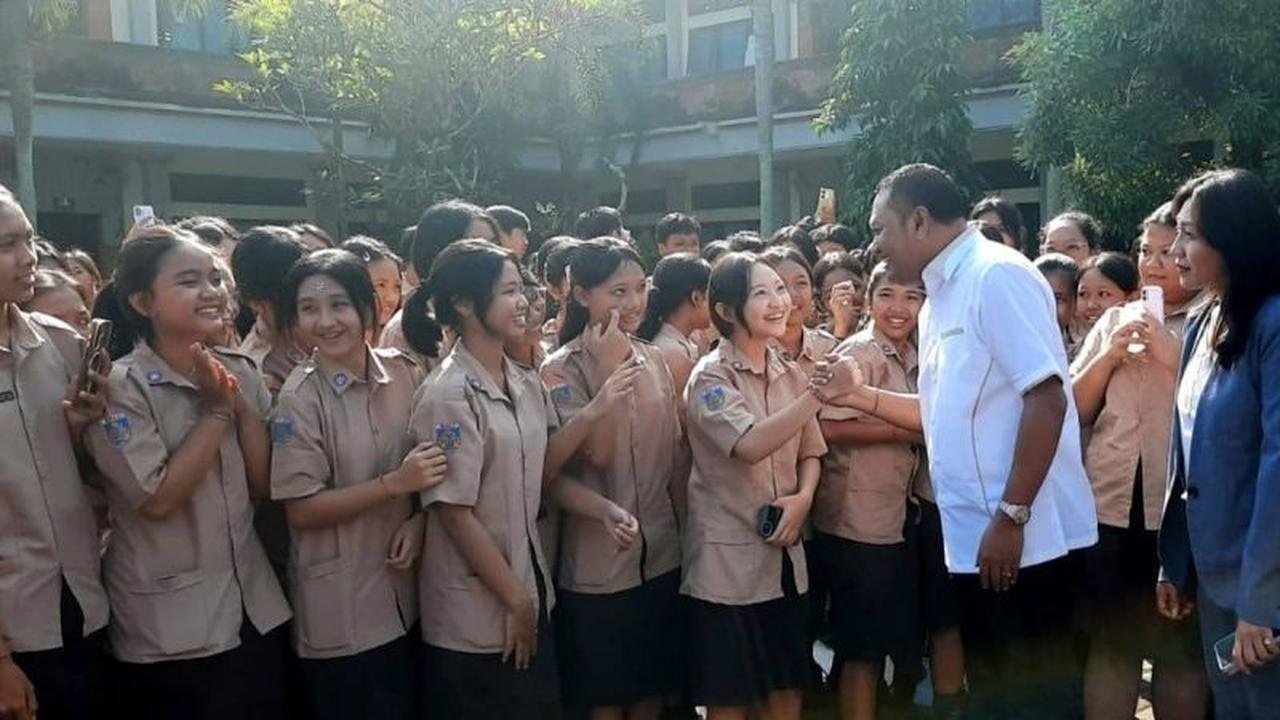 Bupati Gianyar Salurkan 1.000 Beasiswa Gianyar 2026, Dukung Peningkatan SDM Lokal