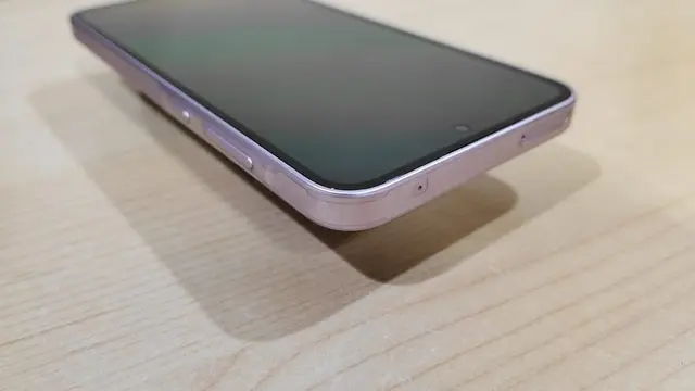 Desain Atas dan Kanan Galaxy A35 5G