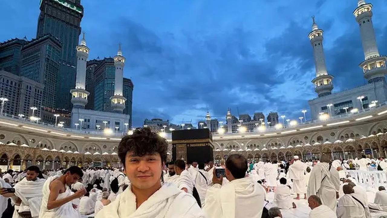 7 Potret Tissa Biani Umroh Bareng Pemain Film 'Assalamualaikum Baitullah'