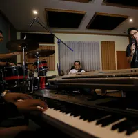 Solois Afgan Syahreza tengah mempersiapkan konser tur 5 kota dalam rangkaian jelang peluncuran album terbarunya, Sides. (Adrian Putra/Bintang.com)