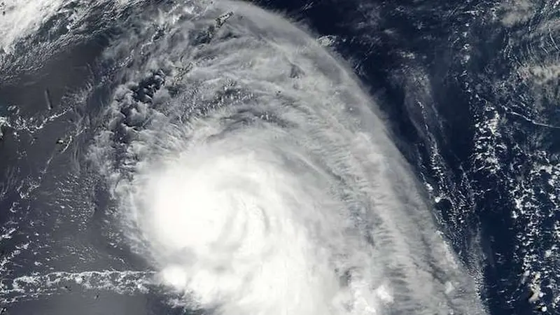 Penampakan Topan Talim yang akan menghantam Taiwan di Laut Filipina. ( NOAA/NASA Goddard Rapid Response Team)