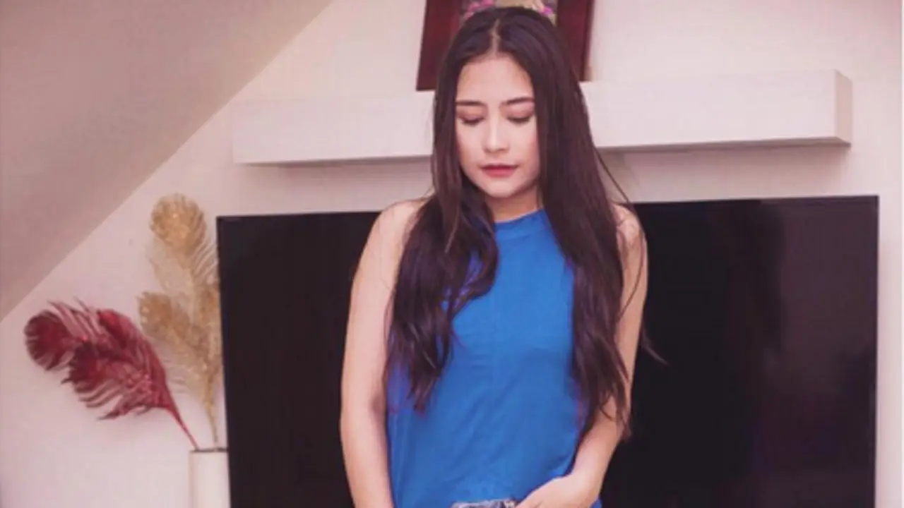 ‪Gerhana Matahari Total, Prilly Latuconsina Berdiam Diri di Kamar