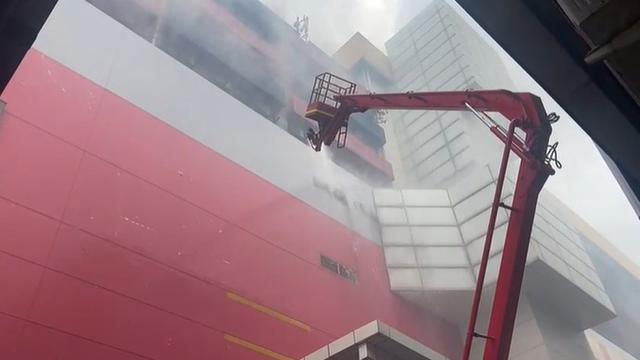 Penampakan Glodok Plaza yang kebakaran di Taman Sari, Jakarta. Foto: Pradityo