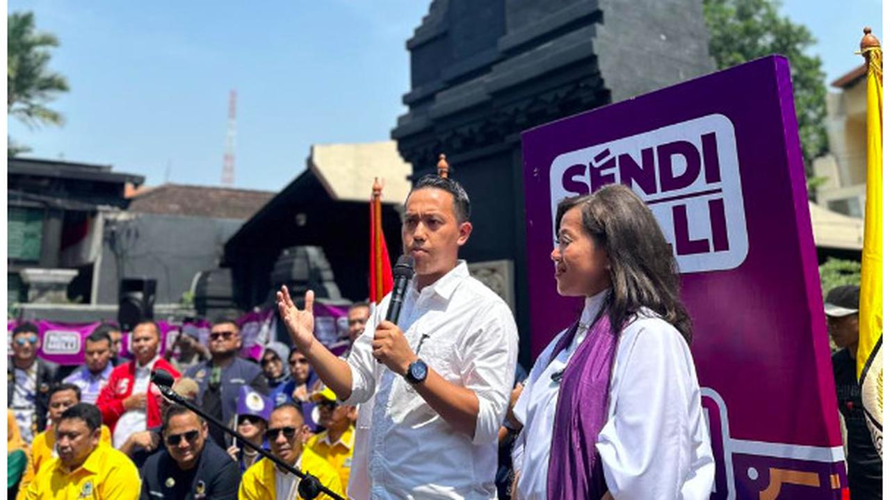 Pasangan Calon Wali Kota dan Wakil Wali Kota Bogor 2024-2029, Sendi Fardiansyah dan Melli Darsa, resmi mendaftarkan diri ke KPU Kota Bogor, pada hari Kamis (29/8/2024) siang.