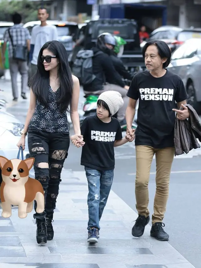 Jarang Terekspos, Ini 7 Potret Epy Kusnandar dan Keluarga Kecilnya