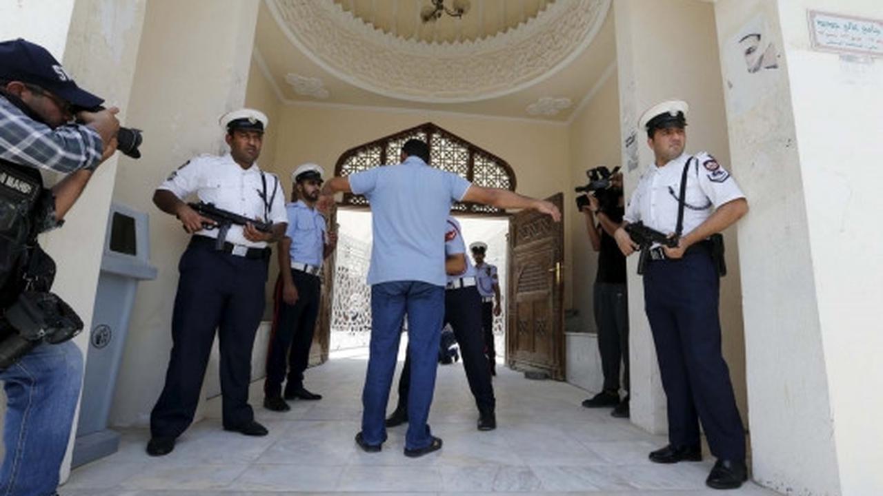 Keharmonisan muslim Sunni dan Syiah Kuwait salat bersama