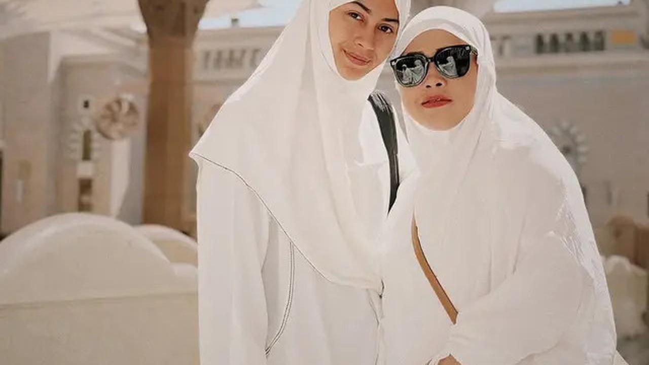 7 Artis Umrah Jelang Puasa Ramadhan 2025, Sintya Mariska Berdoa Hadiahi Ibu Cucu