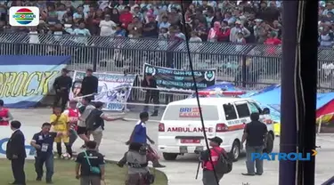 Kiper senior Persela Lamongan, Choirul Huda, menderita luka akibat berbenturan dengan sesama pemain saat bertanding.